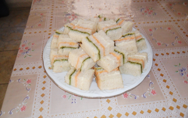 Sanduíche colorido gelado