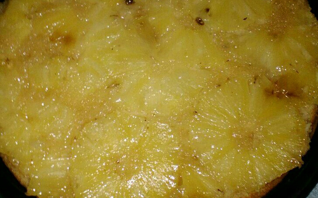 Bolo de abacaxi em calda