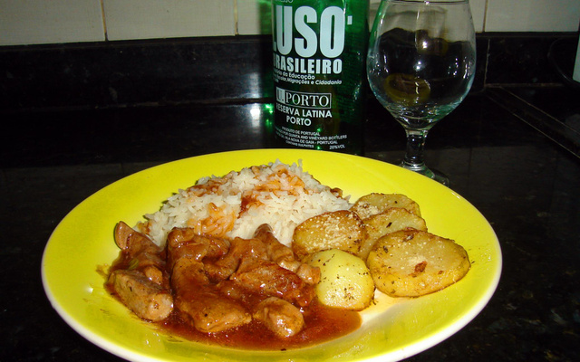 Bife Chorizo ao Molho Madeira com Batatas Salteadas