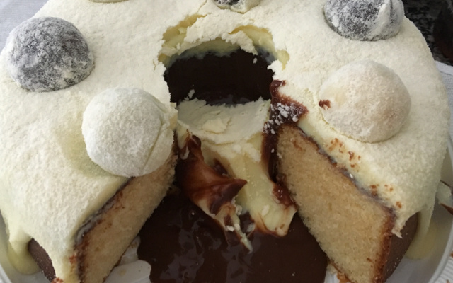 Bolo vulcão de leite em pó com creme de avelã