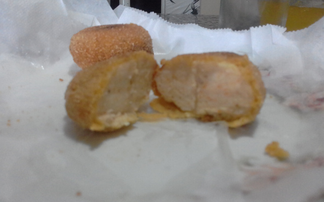 Bolinho de frango crocante