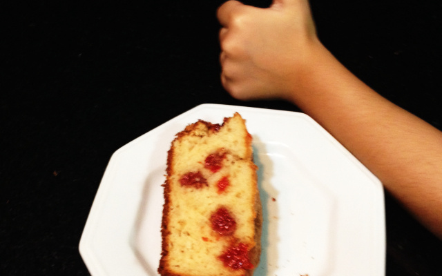 Bolo de iogurte natural com goiabada