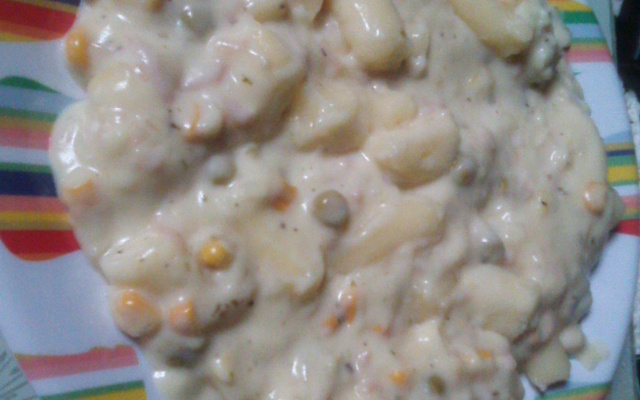 Nhoque de batata ao molho de cenouras e presunto