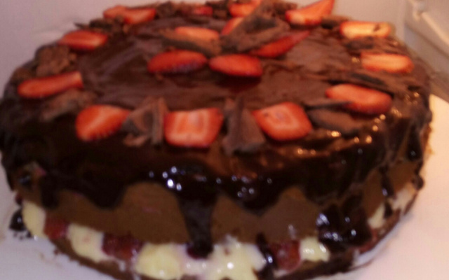 Bolo de morango e marshmallow