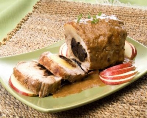 Lombo com maçã e ameixas