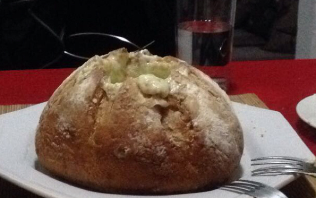 Fondue no pão italiano