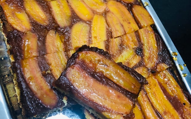 Bolo de banana com creme de leite