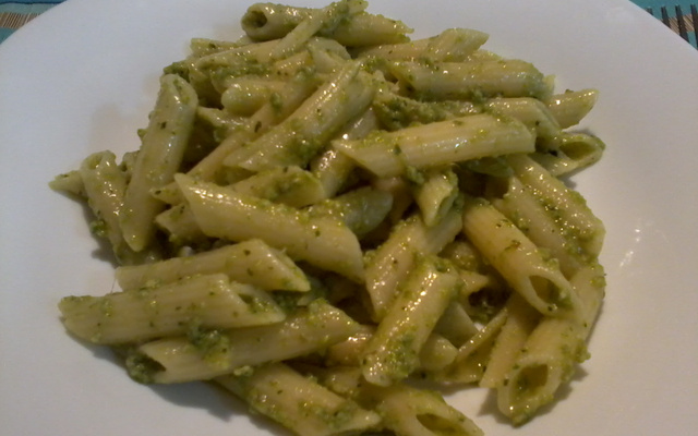 Penne ao molho pesto
