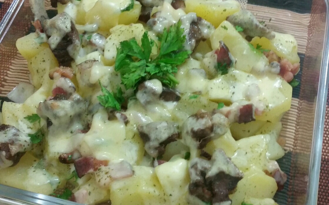 Batatas gratinadas com bacon
