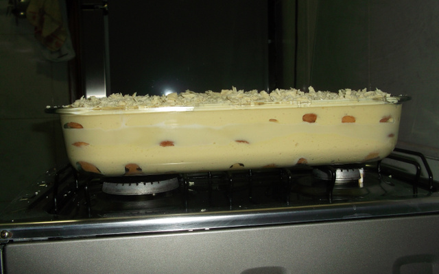 Pavê de mousse de maracujá e brigadeiro branco