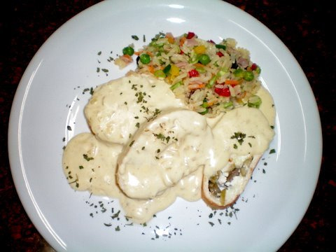 Rocambole de frango recheado ao creme de limão