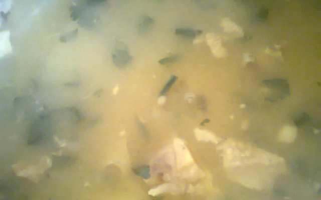 Caldo de mocotó com bacon e mandioca