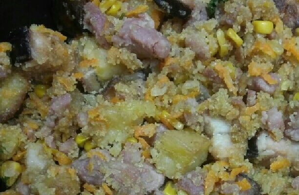 Torta de carne seca com banana da terra