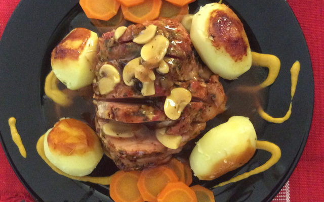 Lombo recheado ao molho madeira