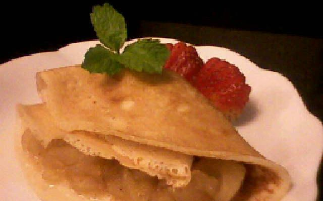 Crepe com doce de maçã