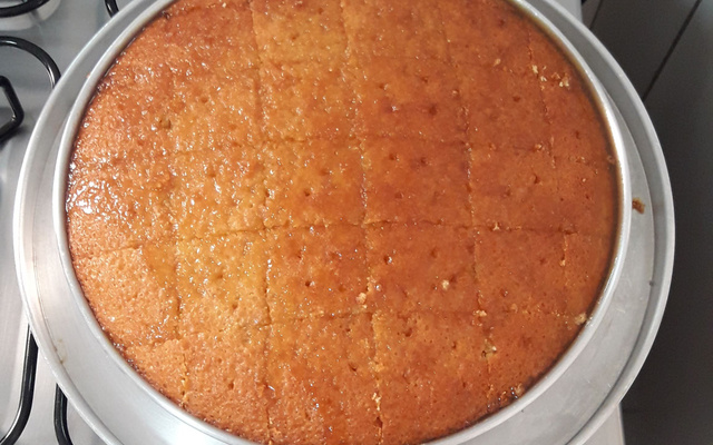Bolo de laranja molhadinho e superfácil