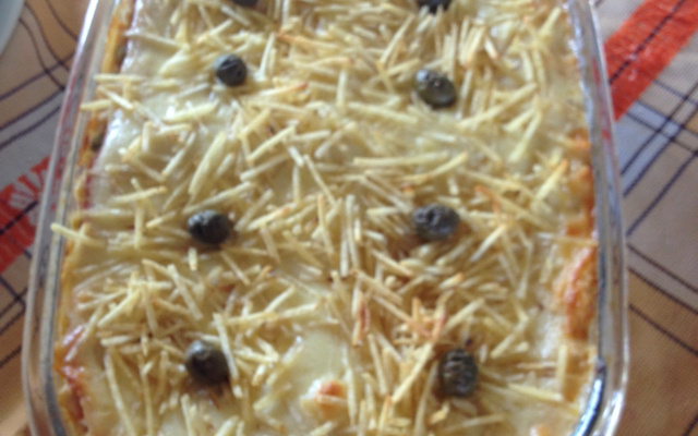 Lasanha de frango com requeijão, queijo e presunto