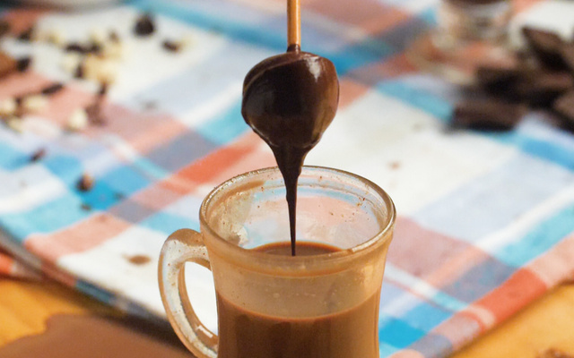 Chocolate quente no palito