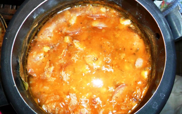 Feijão branco com carne seca (charque)