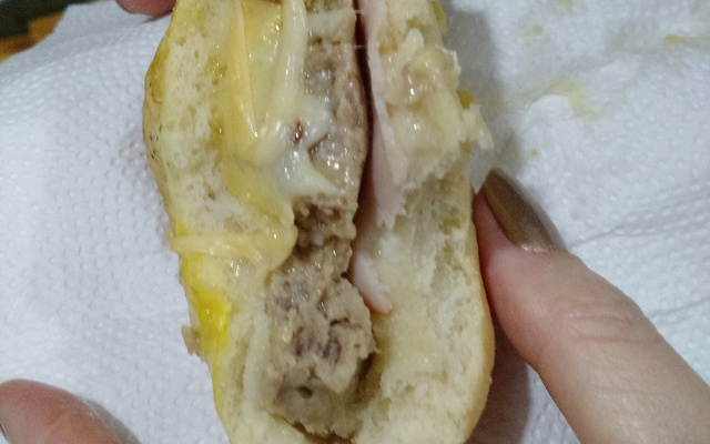 Pão de iogurte com queijo branco e tomate seco