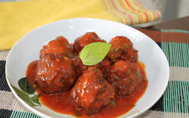 Almôndega ao molho de tomate - rápida, prática e gostosa