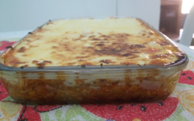 Lasanha ao molho bolonhesa e molho branco