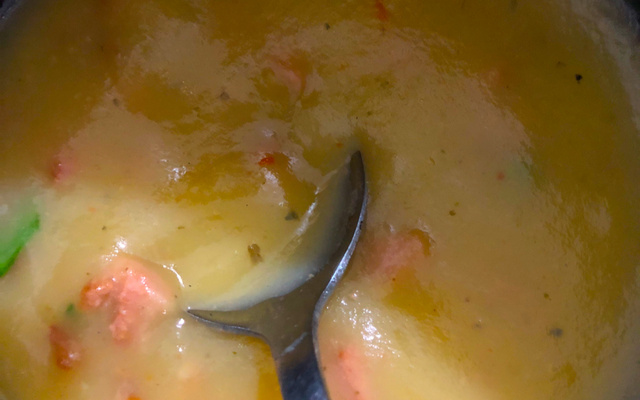 Caldinho de batata com linguicinha