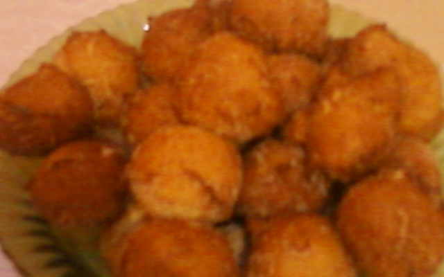 Bolinho frito de leite condensado