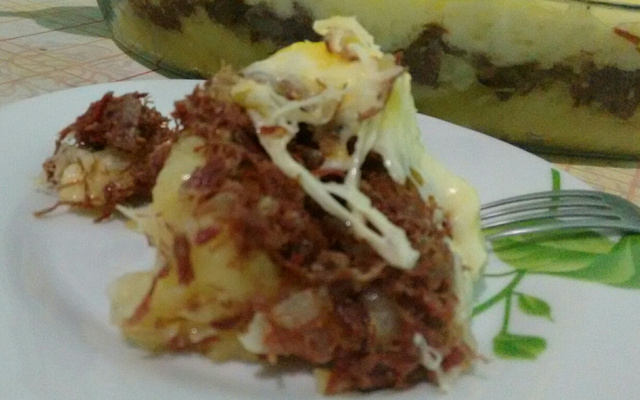 Escondidinho de charque fácil