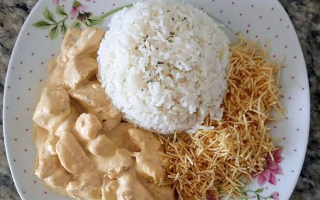 Strogonoff de frango fácil