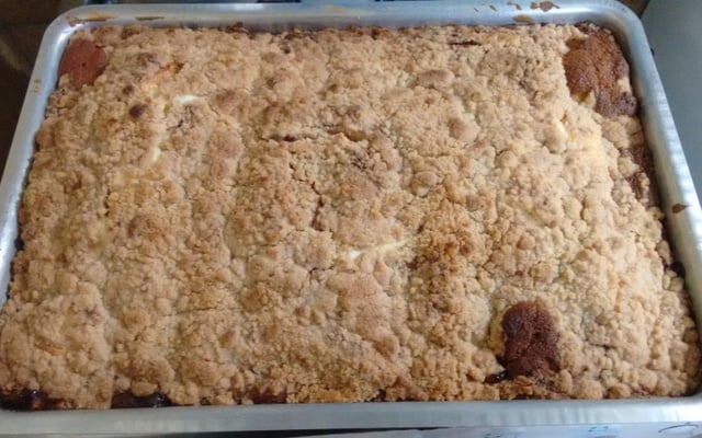 Cuca de goiabada com requeijão