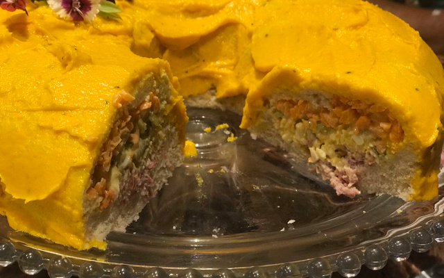 Torta fria elegante com Linguiça Blumenau