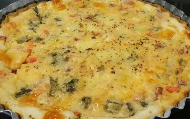 Torta de queijo, presunto e frango