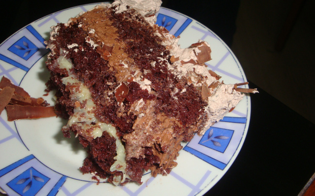 Bolo mousse de chocolate e prestígio