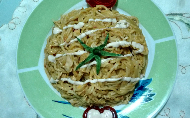 Macarrão com frango na panela de pressão