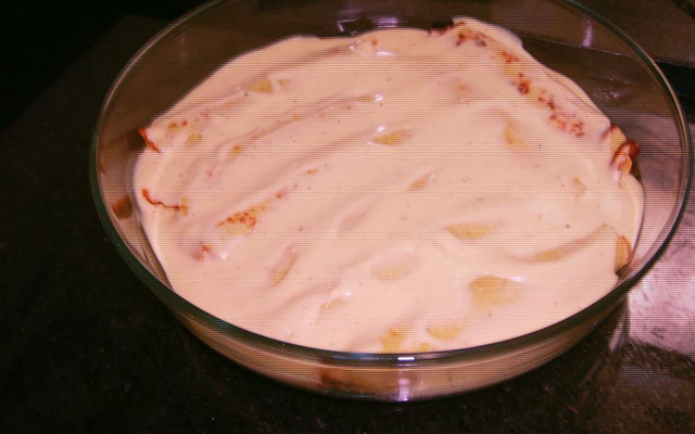 Panqueca de presunto e queijo ao molho branco