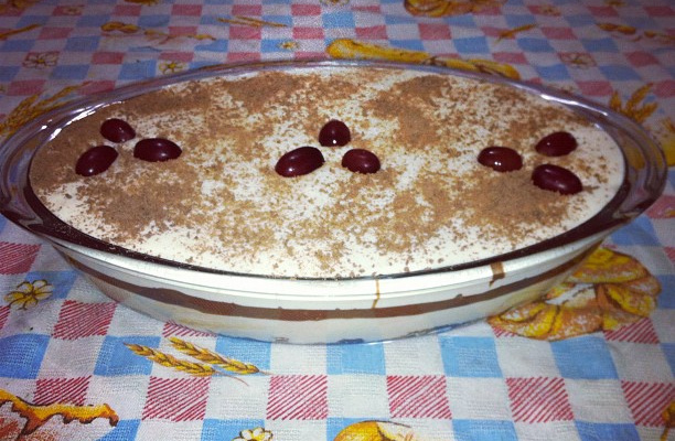 Pavê de uvas, chocolate e chantilly