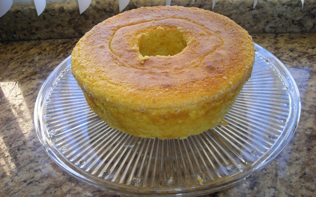 Bolo de fubá com coco