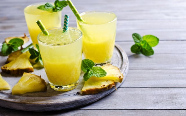 Caipirinha de abacaxi