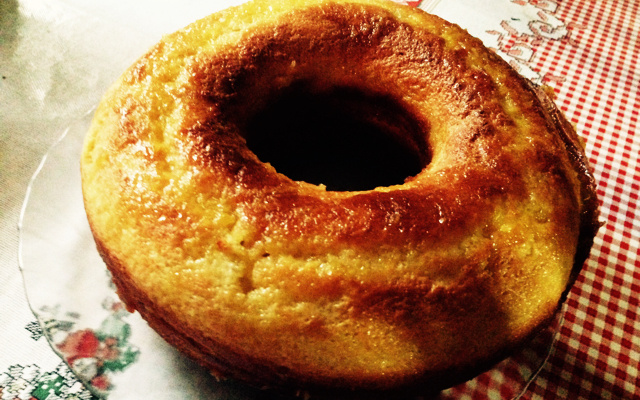 Bolo de laranja molhadinho de liquidificador