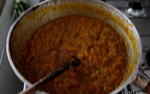 Doce de abóbora com coco, açúcar mascavo e raspas de gengibre