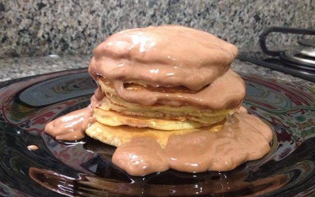 Panqueca de banana com chocolate