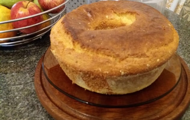Bolo de fubá com requeijão
