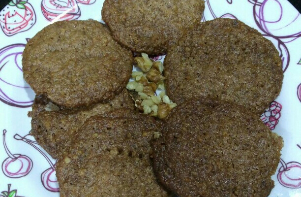 Biscoitos finos de nozes em 30 minutos