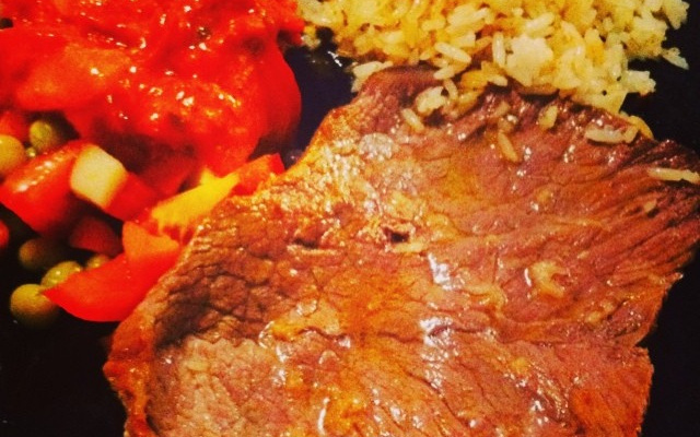 Picanha amanteigada com salada de bruscheta