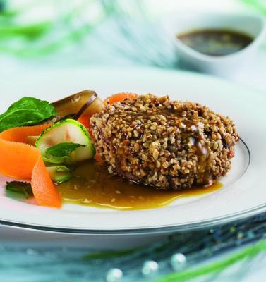 Medalhões com crosta de castanha e molho agridoce