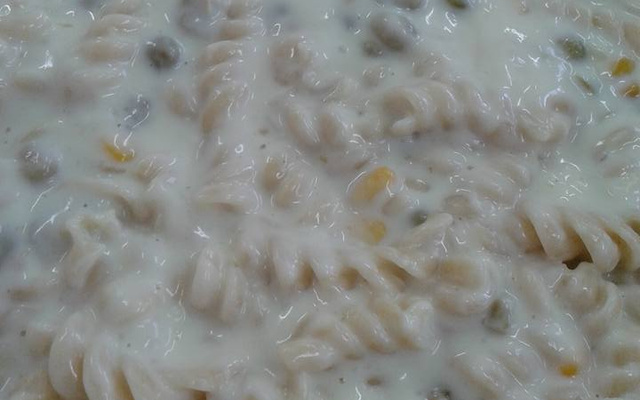 Molho branco com ervilha e milho