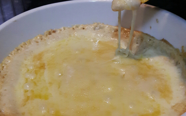 Dip de grão de bico com queijo