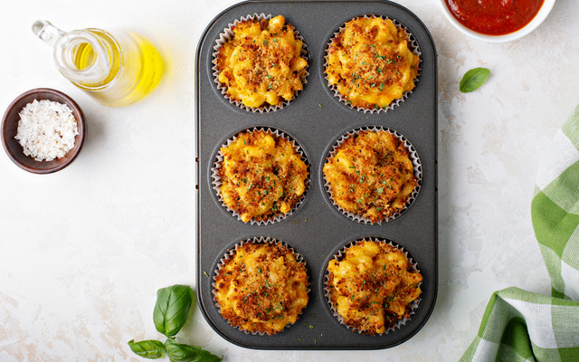 Muffin de macarrão com queijo e bacon