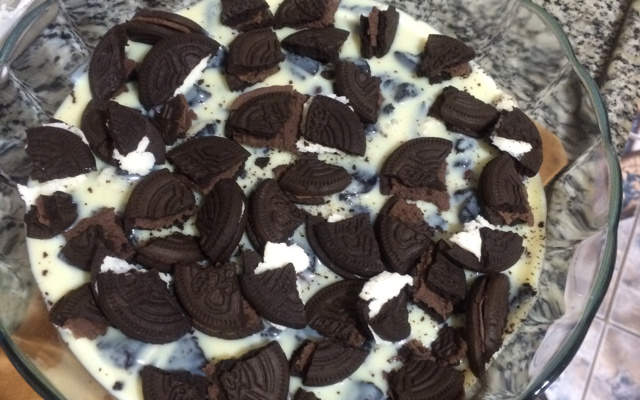 Pavê de chocolate branco com Negresco